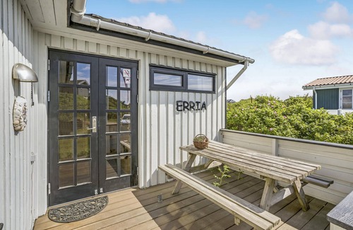 Rindby Strand House | The charming and well-maintained house is situated on a charming dune plot.
