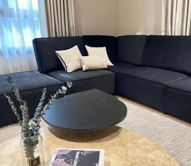 Al Khobar Apartment | The Charming Place - شقة عائلية فاخرة في الخبر بثلاث غرف نوم