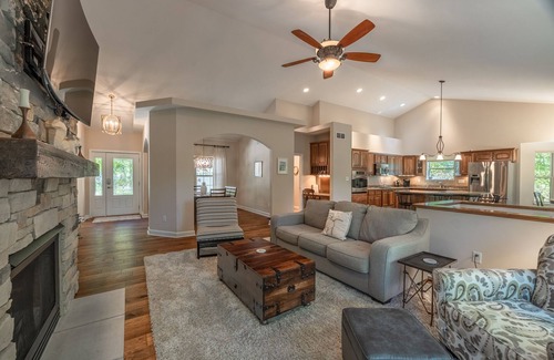 Innsbrook House | The Charrette Summerhaus by Innsbrook Vacations!