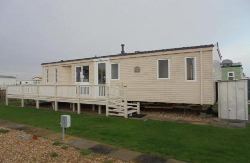 Ingoldmells Apartment | The Chase Topaz Super 4 Berth panel heated Wrap around veranda