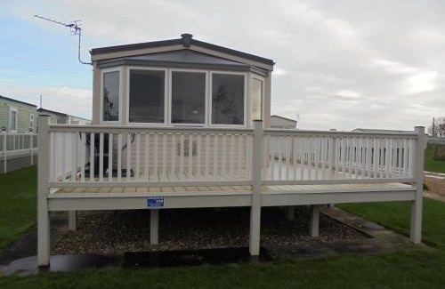 Ingoldmells Apartment | The Chase Topaz Super 4 Berth panel heated Wrap around veranda