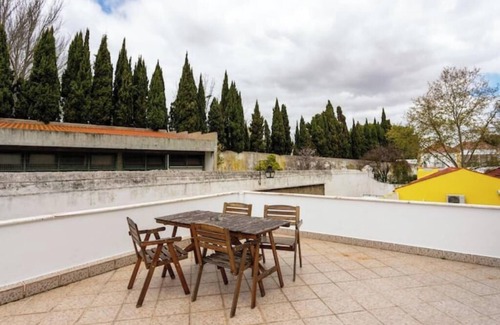 Cacilhas Apartment | The Chic Studio in Almada Velha
