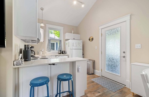 Cherry Valley House | The Chickadee - 21 Farm View