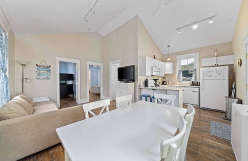 Cherry Valley House | The Chickadee - 21 Farm View