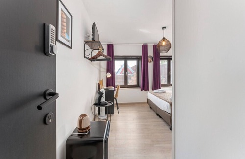 Historical Center Bruges Hotel | The Chocolate Chip Cookie Room by Your Grandma! - Steps from the Belfry