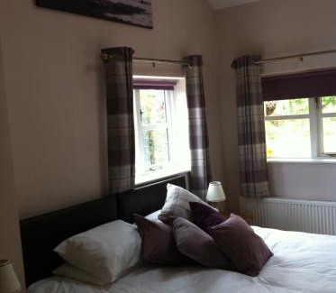 Burton Coggles Bed & Breakfast | The Cholmeley Arms