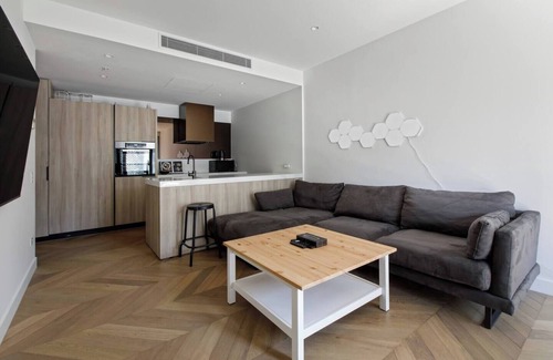 South Yarra Apartment | The Claremont Refined Resort Style Living