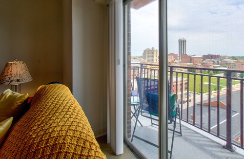 Springfield Apartment | The Classic Suite | Amazing View of Governor Mansion