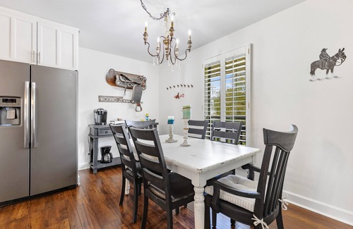 Thompson's Station House | The Clever Mule is a charming 3-bedroom house in Thompson's Station with yard.