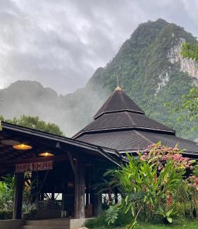 Khlong Sok Hotel | The Cliff and River Jungle Resort ภูผาและลำธารรีสอร์ท