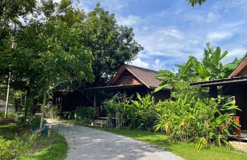 Khlong Sok Hotel | The Cliff and River Jungle Resort ภูผาและลำธารรีสอร์ท