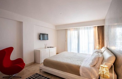 Maho Apartment | *The CLIFF_ BEACHFRONT and LUXURY MODERN UNIT* C2