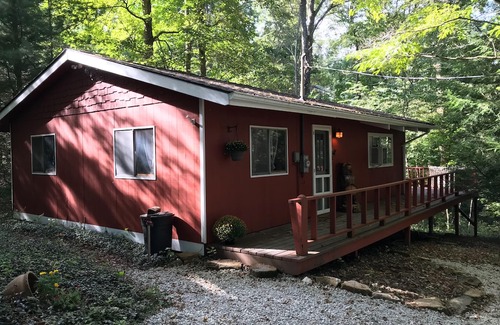 Rockbridge Cabin | The Cliff- Hocking Hills - 2 BR, 1 BA cabin on the Hill