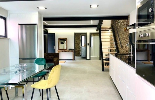 Viveiro House | The Cliffs - Port Celeiro