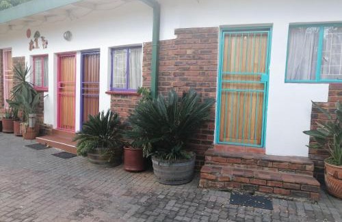 Die Hoewes Bed & Breakfast | The Clifton Room's