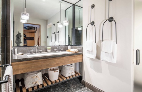 Jackson Hole Hotel | The Cloudveil, Autograph Collection
