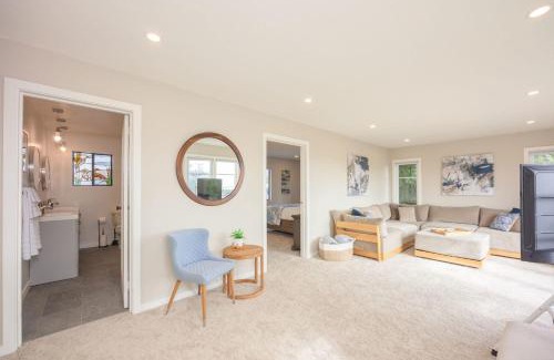 El Granada House | The Coastal Retreat Scenic Harbor Ocean Views Walk to Beach Restaurants