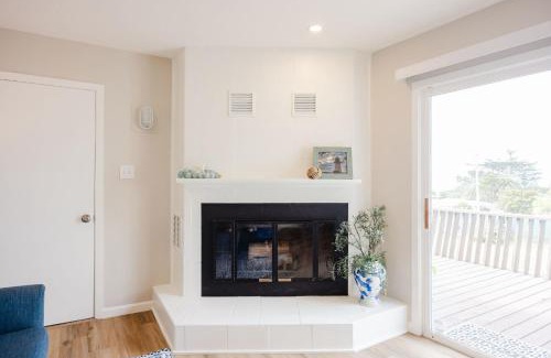 El Granada House | The Coastal Retreat Scenic Harbor Ocean Views Walk to Beach Restaurants