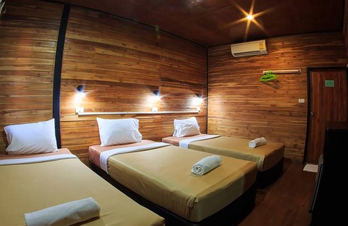 Ko Phi Phi Hotel | The Cobble Beach