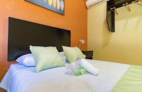 Canas Dulces Bed & Breakfast | The Cocobolo Food&Rest Room 1 B&B Free WiFi A/C Free Pkg