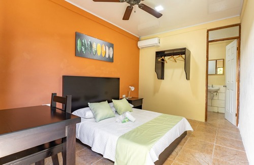 Canas Dulces Bed & Breakfast | The Cocobolo Food&Rest Room 1 B&B Free WiFi A/C Free Pkg