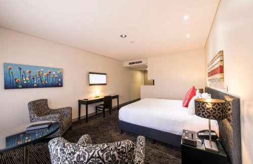 Morningside Hotel | The Colmslie Hotel