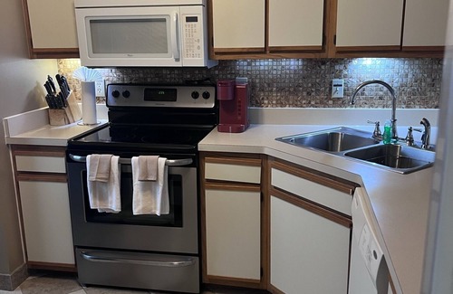 Northeast Virginia Beach Resort | The Colony Condominiums Oceanfront Unit with Amazing Oceanfront Balcony