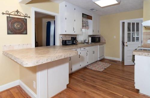 Columbus House | The Columbus Cottage Mins to Benning Downtown