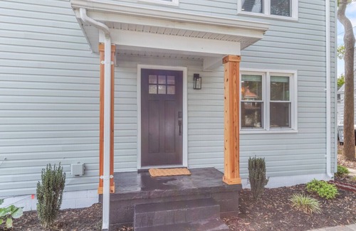 Northeast Virginia Beach House | The Comber Renovated 2023 2bd Luxury House 2 blocks from beach