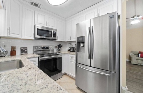 Conyers House | The Conyers Oasis - 10 mins to horse park!