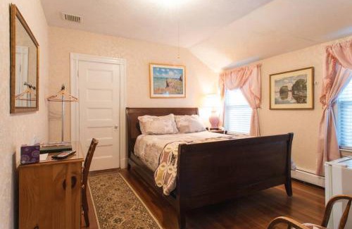 Coolidge Corner South Side Hotel | The Coolidge Corner Guest House: A Brookline Bed and Breakfast
