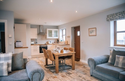 Malpas Cottage | The Corn Store - sleeps 4 guests in 2 bedrooms