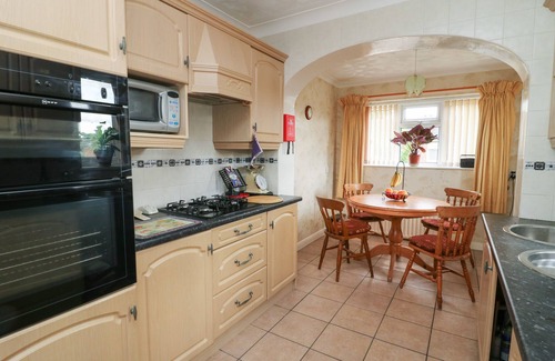 Driffield House | THE CORNER BUNGALOW, pet friendly, with a garden in Great Driffield