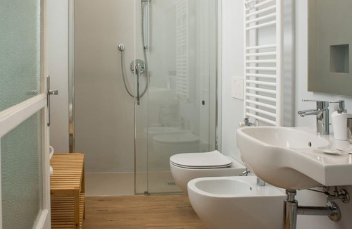 Cernobbio Apartment | The Corte di Cernobbio, the 'Lario', when the family is large