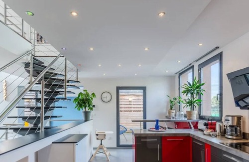 Honfleur House | The Cosmopolitan Architect | Design Home with Rooftop Jacuzzi | 8 Guests