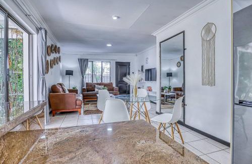 The Reeds Apartment | The Cottage-1 Bed-pool-bbq-fibre-solar-samrand