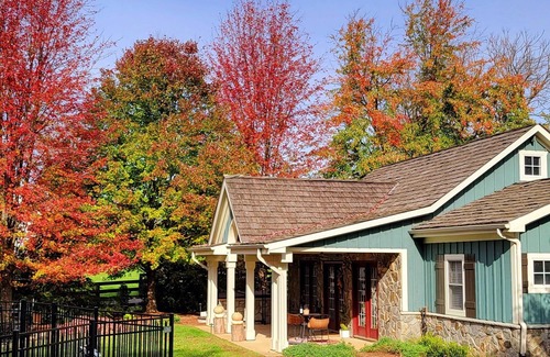 Leesburg Cottage | The Cottage at Firefly Cellars, cozy getaway in Loudoun wine country!