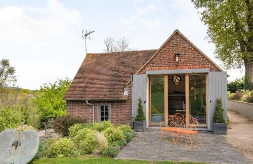 Cranleigh House | The Cottage High Wykehurst End