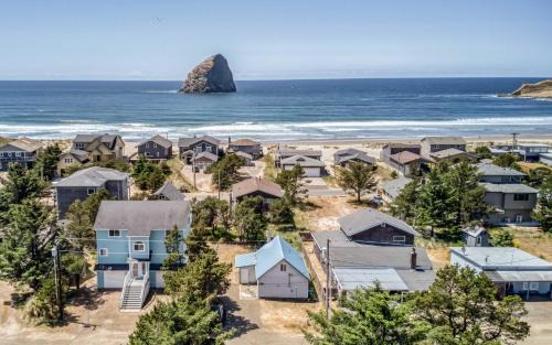 Pacific City House | The Cottage Keeper - Meredith Lodging