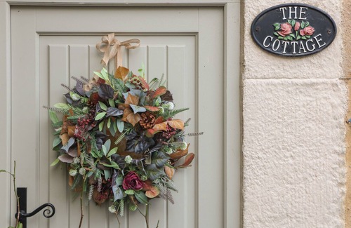 Castleton Cottage | THE COTTAGE ON THE ISLAND, with open fire in Castleton, Peak District