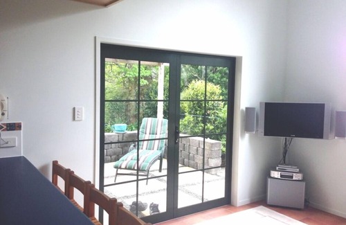 Hikuai Cottage | The Cottage on the Hill Pauanui