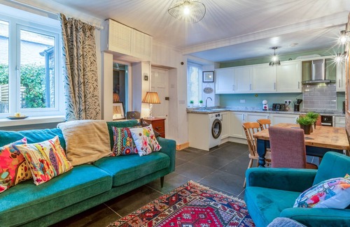 Kendal Cabin | The Cottage @ Yard 63 - 10-Min walk to Kendal Town Centre (Dog-Friendly)