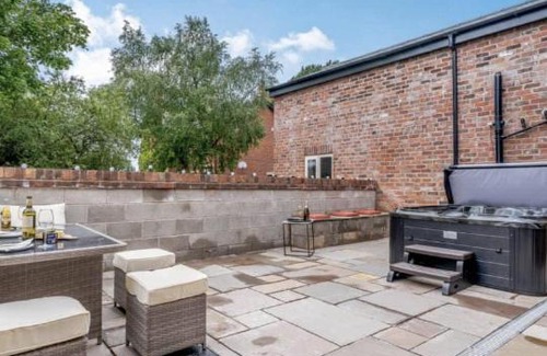 Lytham St. Anne's House | The Cottages at Ivy Farm by Charles Alexander Short Stay
