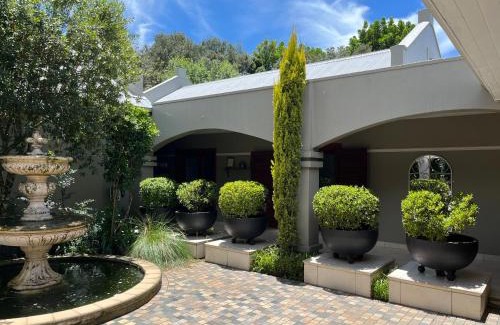 Nottingham Road House | The Courtyard at La Loggia
