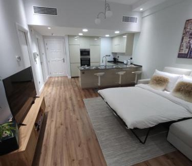 Dubai Marina Apartment | The Courtyard Heaven