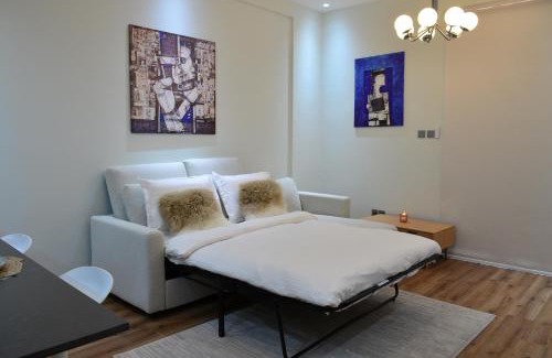 Dubai Marina Apartment | The Courtyard Heaven