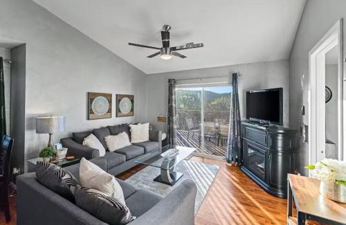 Indian Point Apartment | The Cove 5-5 By SDC, Big Deck, Pool, Hot Tub, Lake View