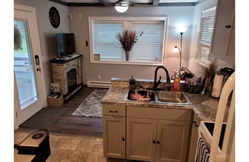 Pipestem Cottage | The Cozy Cardinal 2-bedroom cottage w/pool access, Wi-Fi