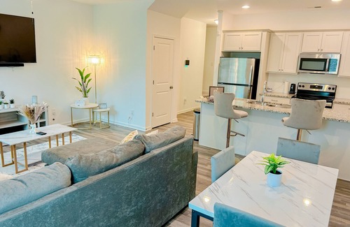East Point House | The Cozy Townhome: 10 minutes from ATL Airport