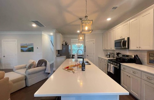 Charleston House | The Crab House: Built 2022. Huge property. Arcade.